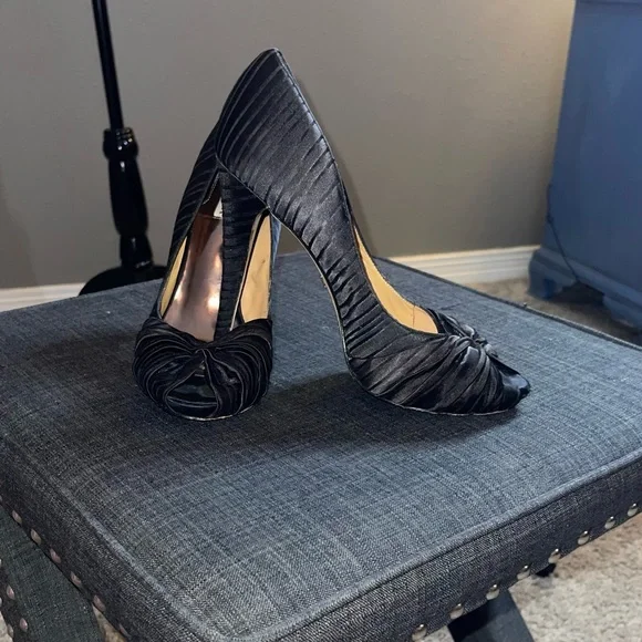 🔥 Luxury BM- Black Ryba Pleated Satin Heels Size 9-Designer Luxury Heels! - Picture 13 of 14